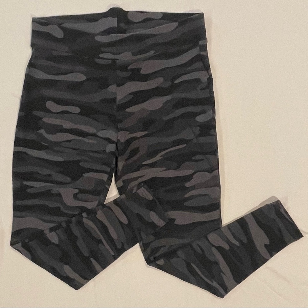 Torrid Leggings Womens 1 1XL 14-16 Black Camouflage Full Length Tummy Control